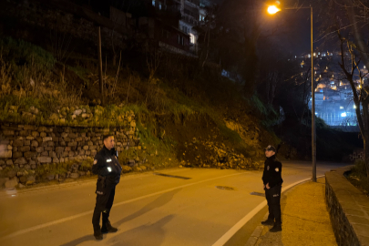 Bursa'da heyelan: Tophane-Muradiye yolu ulaşıma kapandı