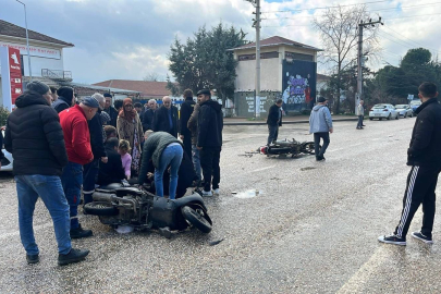 İnegöl'de motosikletler kafa kafaya çarpıştı: 2 yaralı