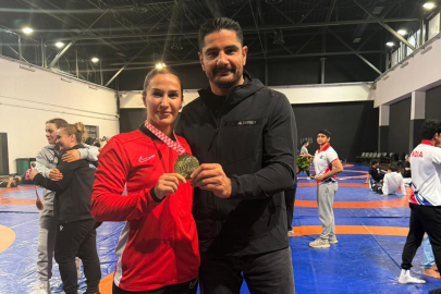 Milli güreşçi Buse Tosun Çavuşoğlu altın madalya kazandı