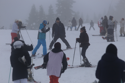 Uludağ kendi rekorunu kırdı: 47 bin araç giriş yaptı