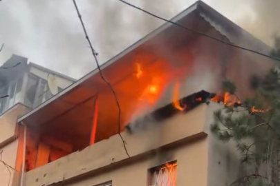 Çatı katında yangın; Daire alev topuna döndü