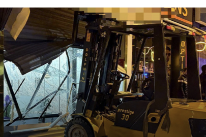 Soygunculukta pes dedirten yöntem; Forkliftle kuyumcuya girdi!