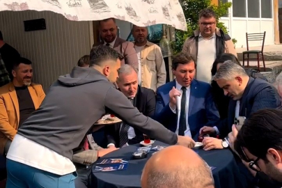 İnegöl'de şakacı kahveye gelen çıkamıyor