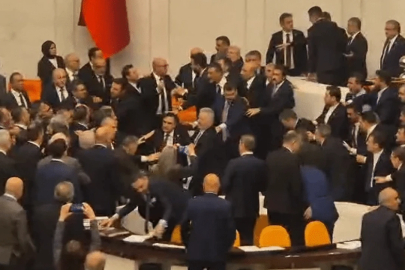 Meclis'te Akın Gürlek krizi; Yumruk ve tekmeler havada uçuştu
