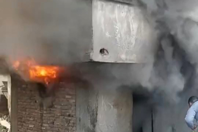 Bursa'da metruk bina alev alev yandı