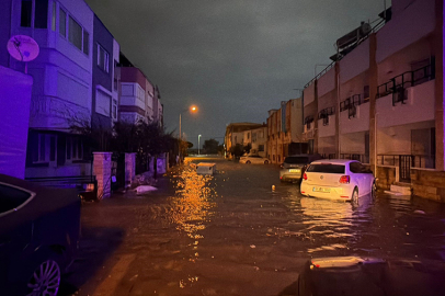 Edremit'te fırtına deniz ve karayı birleştirdi