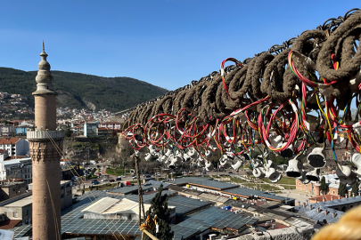 Ulu Cami'nin Ramazan mahyası asılıyor: 'Kul hakkından sakın'