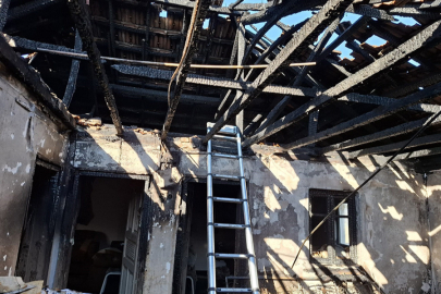 Bursa'da yaşlı çiftin evi alevlere teslim oldu