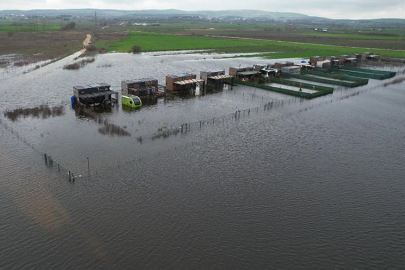 10 metre yükselen Uluabat Gölü taştı tiny house ve hobi evi sular altında kaldı