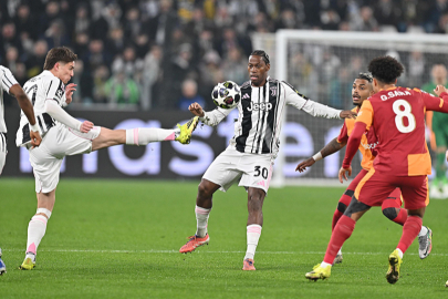 UEFA Şampiyonlar Ligi: Juventus: 1 - 0 Galatasaray (İlk yarı)