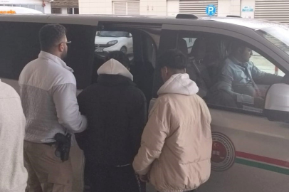 İnegöl'de uyuşturucu tacirleri kıskıvrak yakalandı