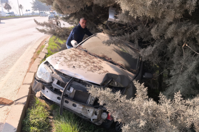 İnegöl'de kontrolden çıkan otomobil ağaçlık alana uçtu: 1 yaralı