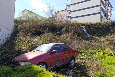 İnegöl'de freni boşalan otomobil şarampole uçtu; Baba ve oğlu yaralandı