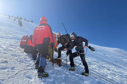 Uludağ'da mahsur kalan 2 kadın kurtarıldı