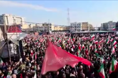 Tahran’da on binler yeni dini lidere destek için meydanlarda