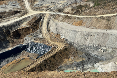 Kirazlıyayla'da maden ocağının atıkları suya ve toprağa karışmaya devam ediyor