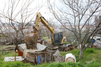 Nilüfer ilçesinde kaçak barakalar yıkıldı