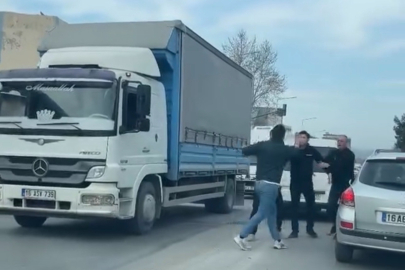 Küçükbalıklı'da trafikte kavga: Sürücüler birbirine girdi