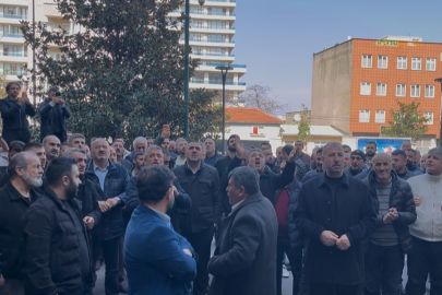 Özel halk otobüsü esnafı belediye önünde toplandı