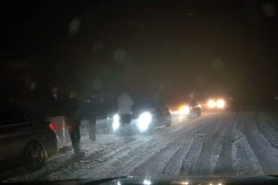 İnegöl'de kar yağışı sürücülere zor anlar yaşattı