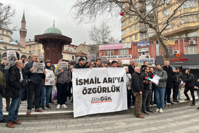 Bursa’da İsmail Arı’ya destek eylemi: Tutuklu gazeteciler serbest bırakılsın