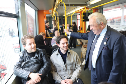 Başkan Şadi Özdemir mesaisine metro ile başladı