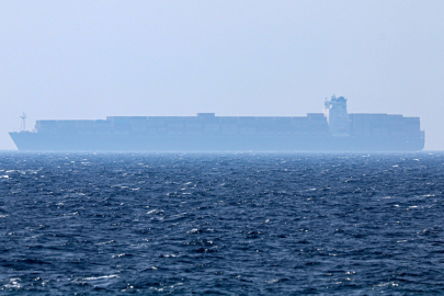 Hürmüz Boğazı bütün gemi geçişlerine kapatıldı