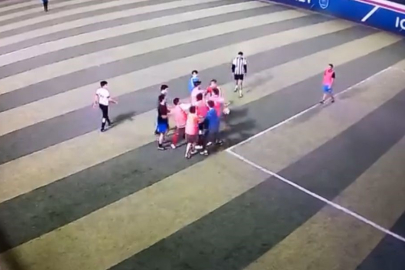 Stres atmak için gittikleri halı saha maçında yumruklar konuştu