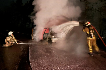 Bursa'da otomobil alev alev yandı