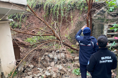 Bursa'da yağış sonrası istinat duvarı çöktü