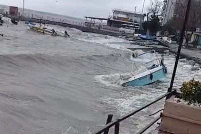 Fırtına Bursa sahillerini sildi süpürdü