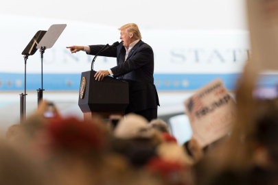 Trump: Hürmüz Boğazı'nın kontrolünü ele geçiriyoruz