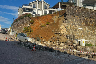 Bursa'da istinat duvarı yağmura dayanamadı