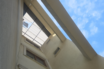 Bursa'da çatıdan düşen usta ağır yaralandı