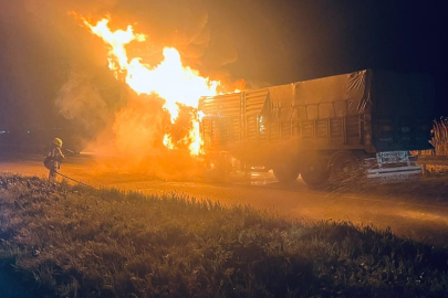 TIR alev topuna döndü: Bursa yolu trafiğe kapatıldı!