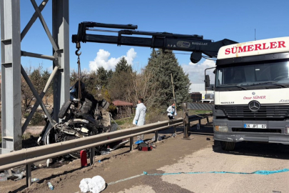 Ankara’da özel halk otobüsü köprü direğine çarptı: 5 ölü, 15 yaralı