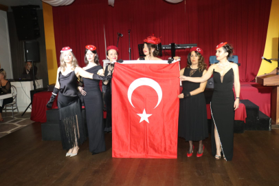 Bursa'da Şapka Devrimi'nin 100. yılına özel balo