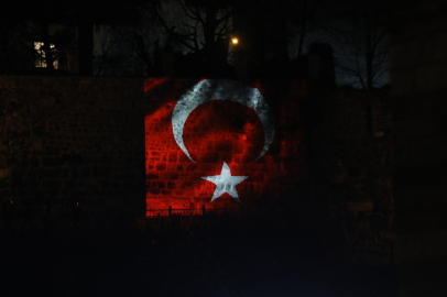 Bursa'nın 700 yıllık destanı ışık gösterisiyle anlatıldı