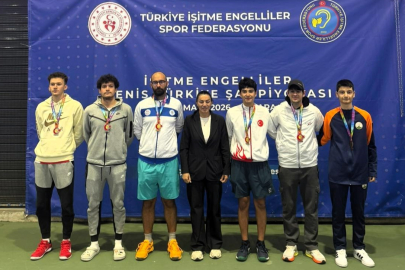 Osmangazi’nin şampiyon raketlerinden büyük başarı