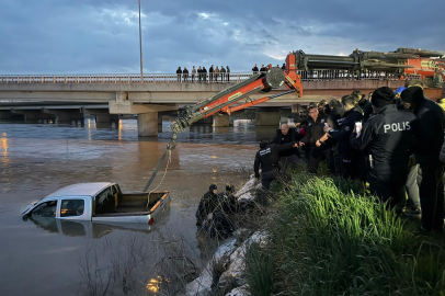 Karacabey'de derede aracıyla sürüklenen sürücü yaşamını yitirdi