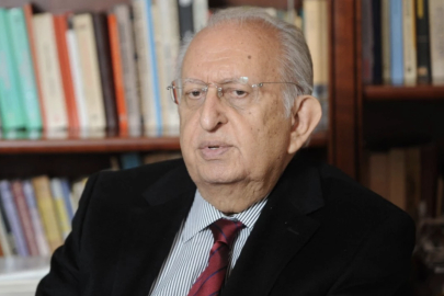 Hüsamettin Cindoruk hayatını kaybetti