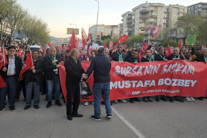Bursa'da binlerce kişi Mustafa Bozbey'e destek için yürüdü