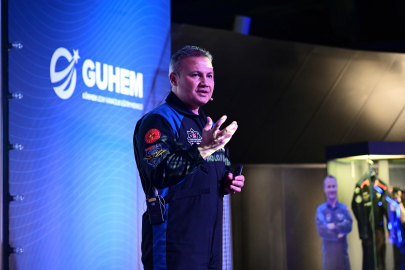 Türkiye’nin ilk astronotu Gezeravcı, GUHEM’de uzay yolculuğunu anlattı