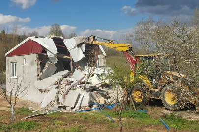 İnegöl'de 142 kaçak yapı yerle bir edildi