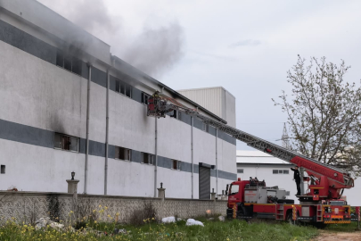 İnegöl'de mobilya fabrikasında korkutan yangın