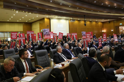 Büyükşehir Meclisi'nde, "Bursa'nın Başkanı Mustafa Bozbey" sloganları