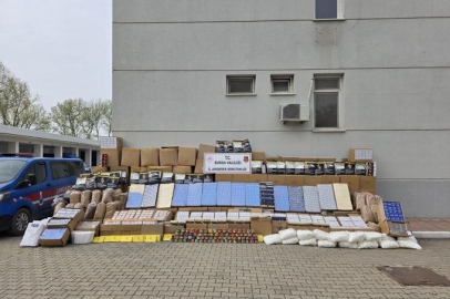Bursa’da kaçak tütün baskını: Depo ve araçlardan servet çıktı