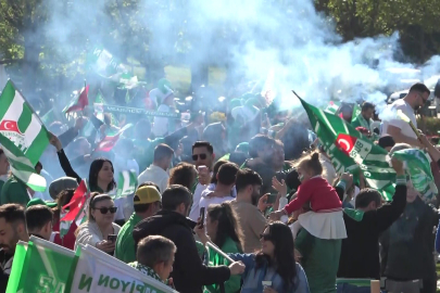 Bursaspor taraftarından coşkulu kutlama