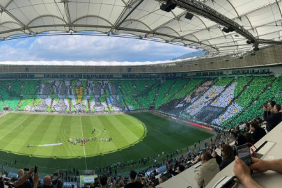 Timsah Arena'da tüyleri diken diken eden koreografi!