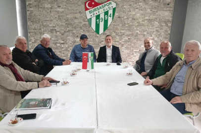 Bursaspor'un unutulmaz kaptanı Özden'in kitabı öğrencilere dağıtıldı